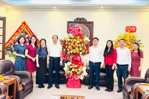 Trưởng ban Tuyên giáo và Dân vận Thành ủy Hà Nội chúc mừng các cơ quan báo chí