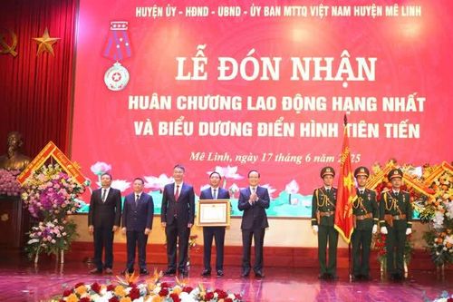 Huyện Mê Linh đón nhận Huân chương Lao động hạng Nhất