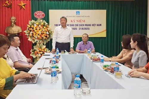 Phó Chủ tịch UBNDTP Hà Nội Nguyễn Mạnh Quyền thăm và chúc mừng các cơ quan báo chí Thủ đô
