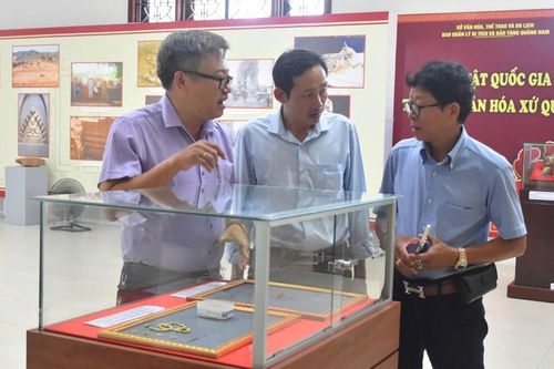 Khai mạc trưng bày chuyên đề về văn hóa Chăm và bảo vật quốc gia