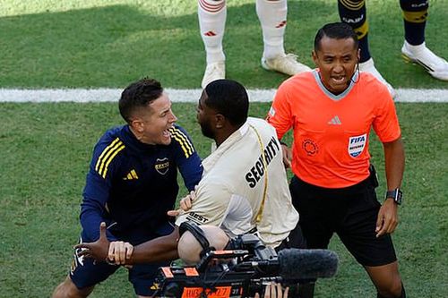 Trận cầu hỗn loạn nhất ở FIFA Club World Cup với 3 thẻ đỏ, cựu sao MU bị trọng tài trừng phạt