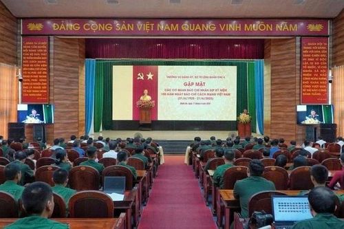 Bộ Tư lệnh Quân khu 4 gặp mặt các cơ quan báo chí