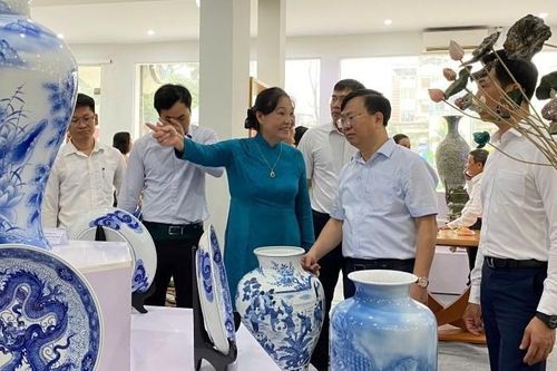 Khai mạc Triển lãm chuyên đề ngành gốm sứ-sơn son thếp vàng năm 2025