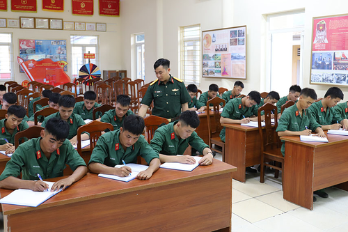 Thực hiện Nghị quyết Đại hội Đảng bộ Quân khu 3 lần thứ IX: Bám sát thực tiễn, tạo chuyển biến mạnh trong thực hiện nhiệm vụ - Bài 1: Vững mạnh chính trị, sâu rộng nền nếp chính quy