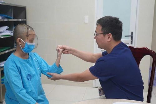Bệnh viện Đà Nẵng cứu sống bệnh nhi 13 tuổi đột quỵ do xuất huyết não