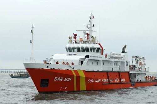 Khen thưởng tập thể, cá nhân cứu hộ 11 thuyền viên trên biển
