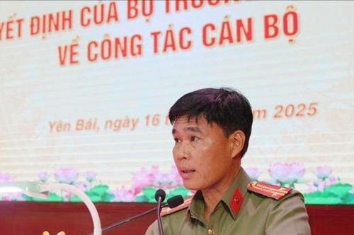 Công bố quyết định của Bộ trưởng Bộ Công an về công tác cán bộ tại Công an tỉnh Yên Bái