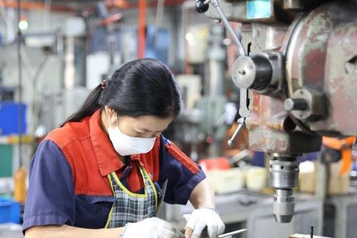 Kinh tế Việt Nam tăng tốc giữa những bất ổn toàn cầu