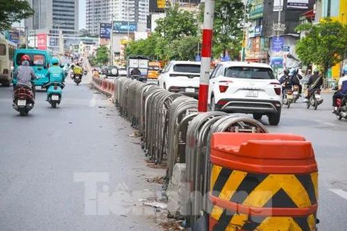 Nhếch nhác những dải phân cách mềm ở Hà Nội