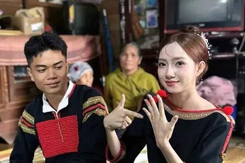 Nhan sắc cô gái Ê đê trong lễ ăn hỏi 'đốn tim' cộng đồng mạng