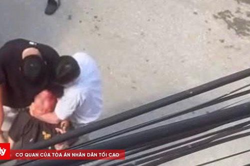 Nam thanh niên bị đánh chảy máu đầu sau khi được hỏi 'mày biết tao là ai không?'