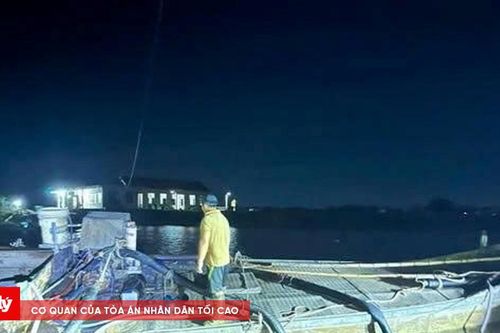 Quảng Trị: Bắt giữ thuyền khai thác khoáng sản trái phép