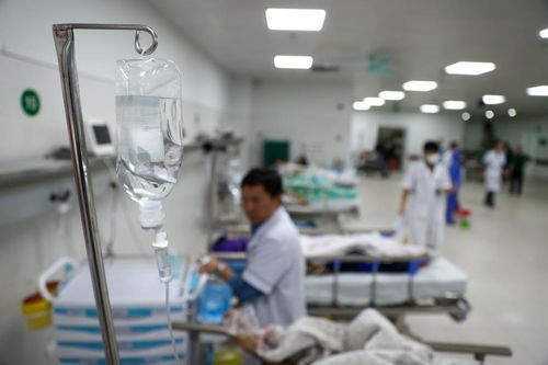 Bệnh nhân trốn viện, ê-kíp bác sĩ cấp cứu ngậm ngùi góp tiền trả viện phí