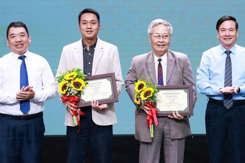 30 tác phẩm thơ, kịch, ca khúc về nghề báo được vinh danh