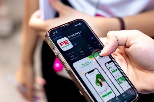 FE CREDIT mang ứng dụng tài chính đa nhiệm đến Ngày không tiền mặt 2025