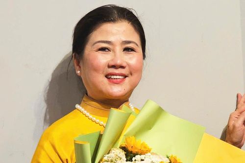 Cuộc sống trong lâu đài và thảm họa động đất ở trời Tây qua tranh của Linh Huyền