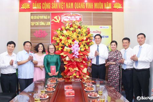 Đồng chí Hoàng Nghĩa Hiếu chúc mừng các cơ quan báo chí nhân ngày 21/6