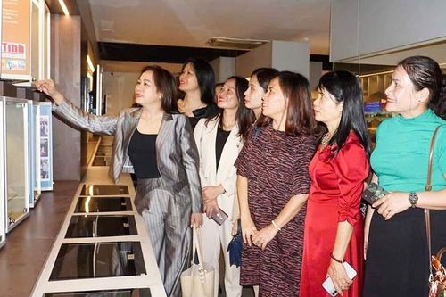 'Khu vườn' ấm áp của 'những cây lau bằng thép'