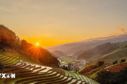Đến Mù Cang Chải ngắm bức bích họa những thửa ruộng bậc thang mùa nước đổ