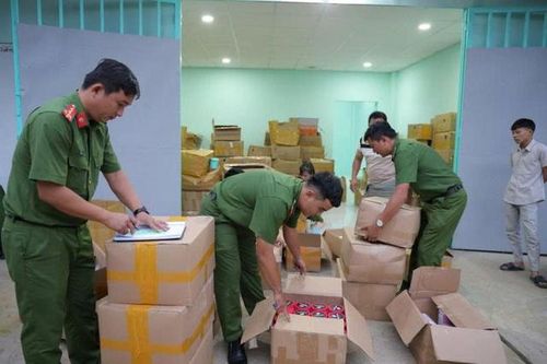 Mỹ phẩm giả khoác mác ngoại, livestream bán 'sập sàn': Có thể bị phạt tới 15 năm tù