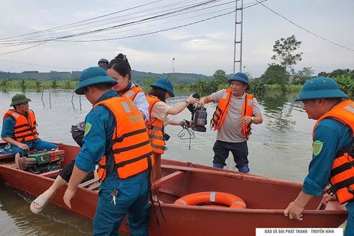 Nghề báo và 'cuộc đua' với mạng xã hội