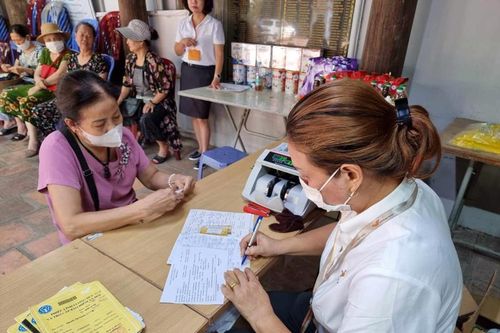 Các nhóm công chức được hưởng chính sách nghỉ hưu trước tuổi nhưng không bị trừ tỷ lệ lương hưu