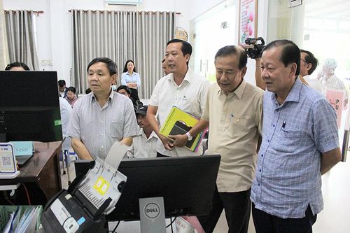 Đoàn công tác số 2 của Ban Thường vụ Tỉnh ủy kiểm tra vận hành xã Phú Hựu mới
