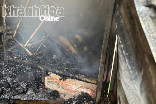 Kho chứa đồ gỗ bị hỏa hoạn