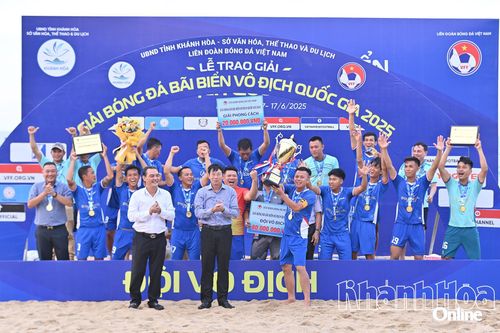 Đội bóng Khánh Hòa vô địch Giải bóng đá bãi biển vô địch quốc gia