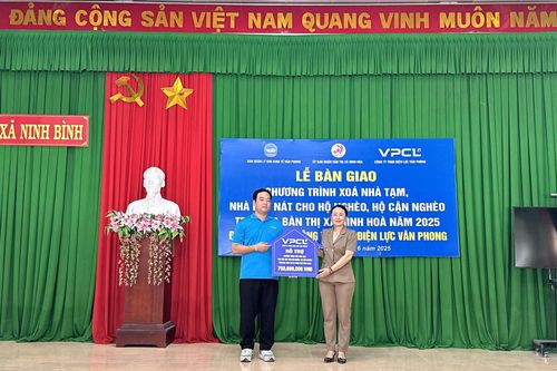 Bàn giao nhà ở cho hộ nghèo, hộ cận nghèo thị xã Ninh Hòa