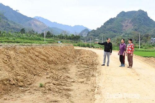 Con đường ý Đảng, lòng Dân