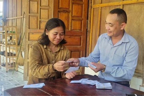 Tận tâm với bản làng