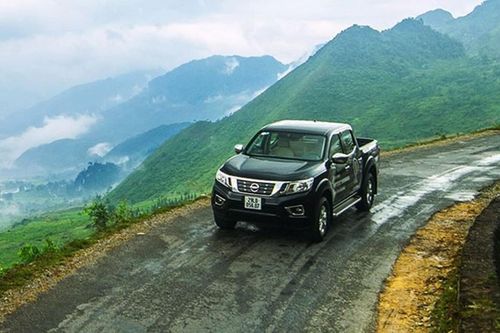 Hướng dẫn lùi xe xuống dốc an toàn: Cẩm nang cần biết cho tài mới