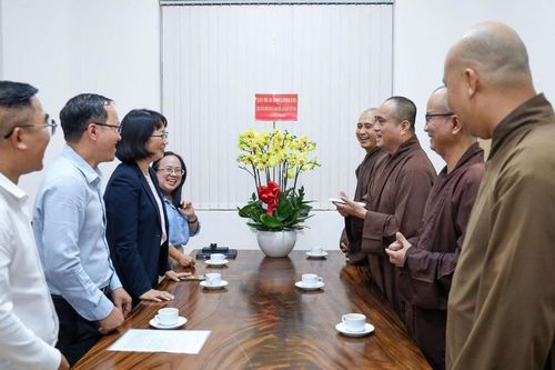 Phó Chủ tịch UBND TP.HCM Trần Thị Diệu Thúy thăm Báo Giác Ngộ nhân Ngày Báo chí Cách mạng Việt Nam