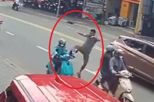 Bình Dương: Truy tìm người đàn ông lao ra từ ô tô đạp ngã nữ tài xế xe ôm công nghệ