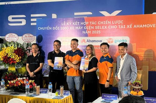 Ahamove chuyển đổi xanh, sử dụng 1.000 xe điện Selex Motors