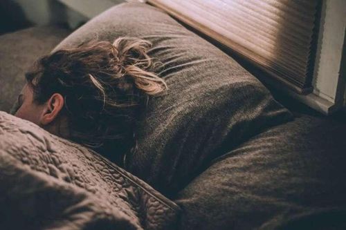 Bạn có cảm thấy tràn đầy năng lượng sau khi thức khuya không? Một dấu hiệu của điều nguy hiểm