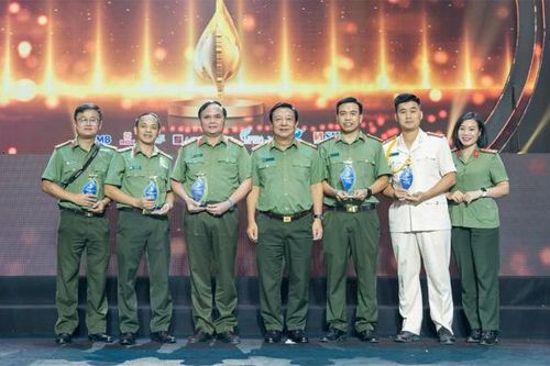 'Phóng viên' mang sắc phục Công an trên quê hương cách mạng Cao Bằng