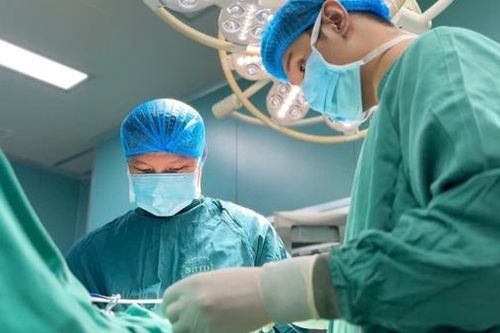 Bỏ qua thủ tục viện phí, giành giật sự sống cho nam thanh niên 'vô danh'