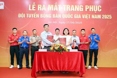 Trang phục họa tiết hoa sen đồng hành cùng Đội tuyển bóng bàn Việt Nam