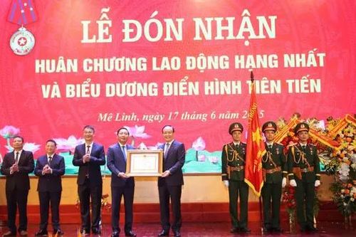 Huyện Mê Linh đón nhận Huân chương Lao động hạng Nhất