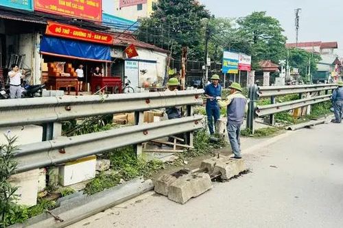 Đóng 5 lối đi tự mở qua đường sắt