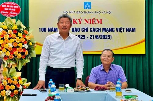 Phó Chủ tịch UBND thành phố Hà Nội Nguyễn Mạnh Quyền chúc mừng Hội Nhà báo thành phố Hà Nội