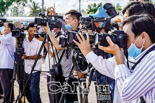 Hội Nhà báo với công tác đào tạo nghiệp vụ và các giải thưởng báo chíI. Công tác đào tạo nghiệp vụ báo chí chuẩn hóa và chuyên nghiệpII. Các giải thưởng báo chí góp phần nâng cao chất lượng hoạt động báo chí