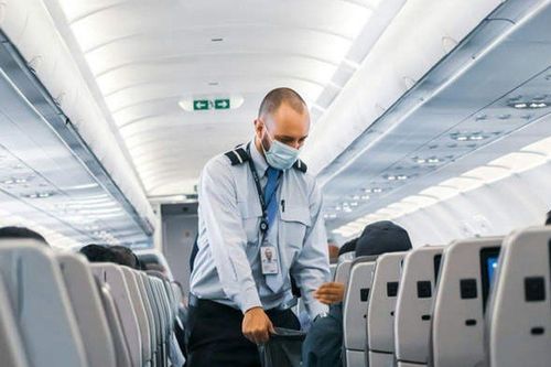 Giả làm tiếp viên, bay 'chùa' hơn 120 chuyến, người đàn ông đối mặt với án tù lên tới 90 năm