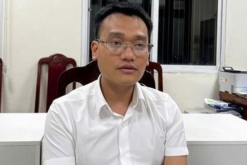 Một Phó Chủ tịch UBND thị trấn bị bắt vì liên quan đến sản xuất cồn giả