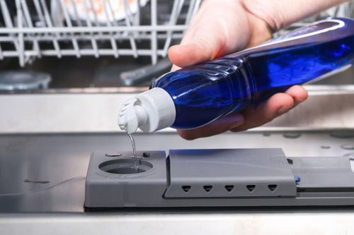 Có nhất thiết phải mua nước bóng máy rửa bát?