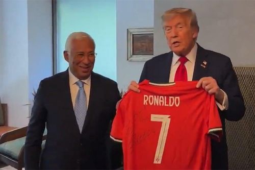 Ronaldo tặng quà, gửi lời nhắn đặc biệt cho Tổng thống Trump