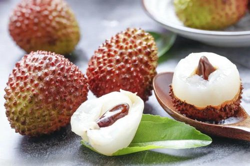 Ăn vải theo những cách này sẽ không lo nóng trong người