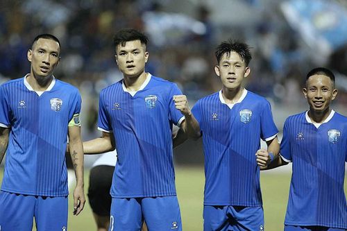 2 đội bóng đầu tiên giành quyền thăng hạng Nhất 2025/26